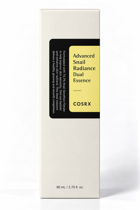 Flacon COSRX Advanced Snail Radiance Dual Essence 80 ml et sa boîte sur fond blanc