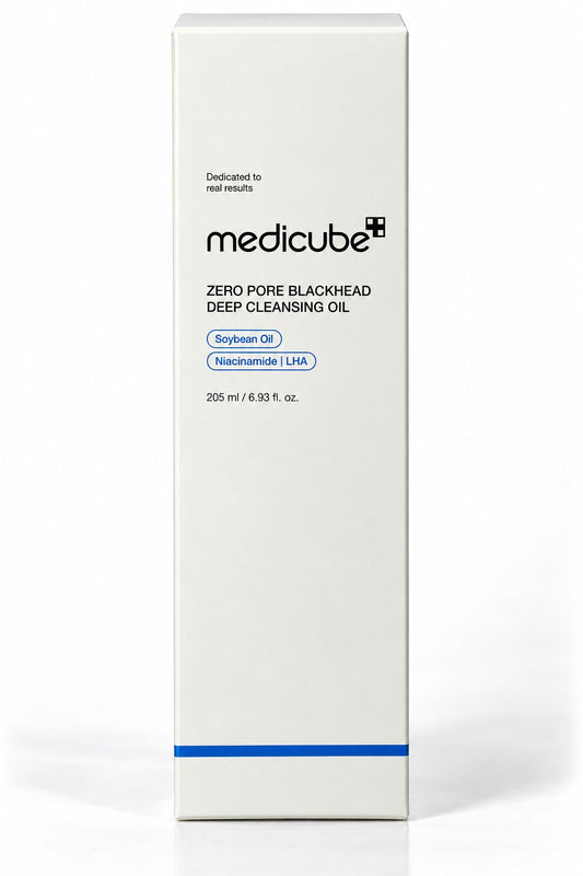 Flacon pompe Medicube Zero Pore Blackhead Deep Cleansing Oil 200 ml sur fond blanc
