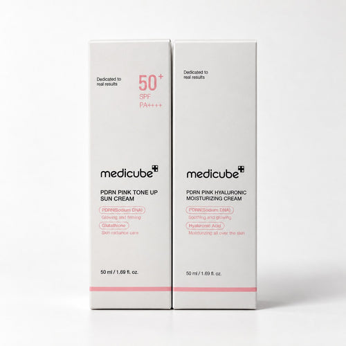 Pack Medicube : PDRN Pink Tone Up Sun Cream SPF50+ et PDRN Pink Hyaluronic Moisturizing Cream sur fond blanc
