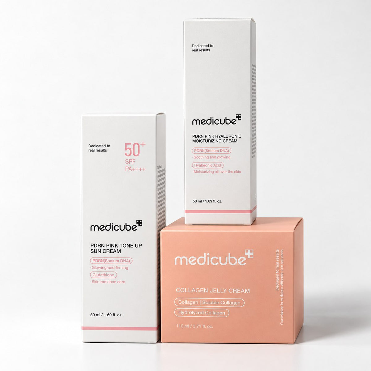 Pack Medicube : PDRN Pink Tone Up Sun Cream, PDRN Pink Hyaluronic Cream et Collagen Jelly Cream sur fond blanc