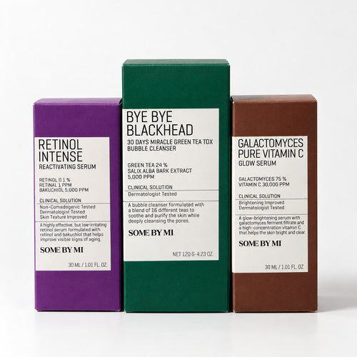 Pack Some By Mi : sérum Retinol Intense, Bye Bye Blackhead Bubble Cleanser et sérum Vitamin C sur fond blanc