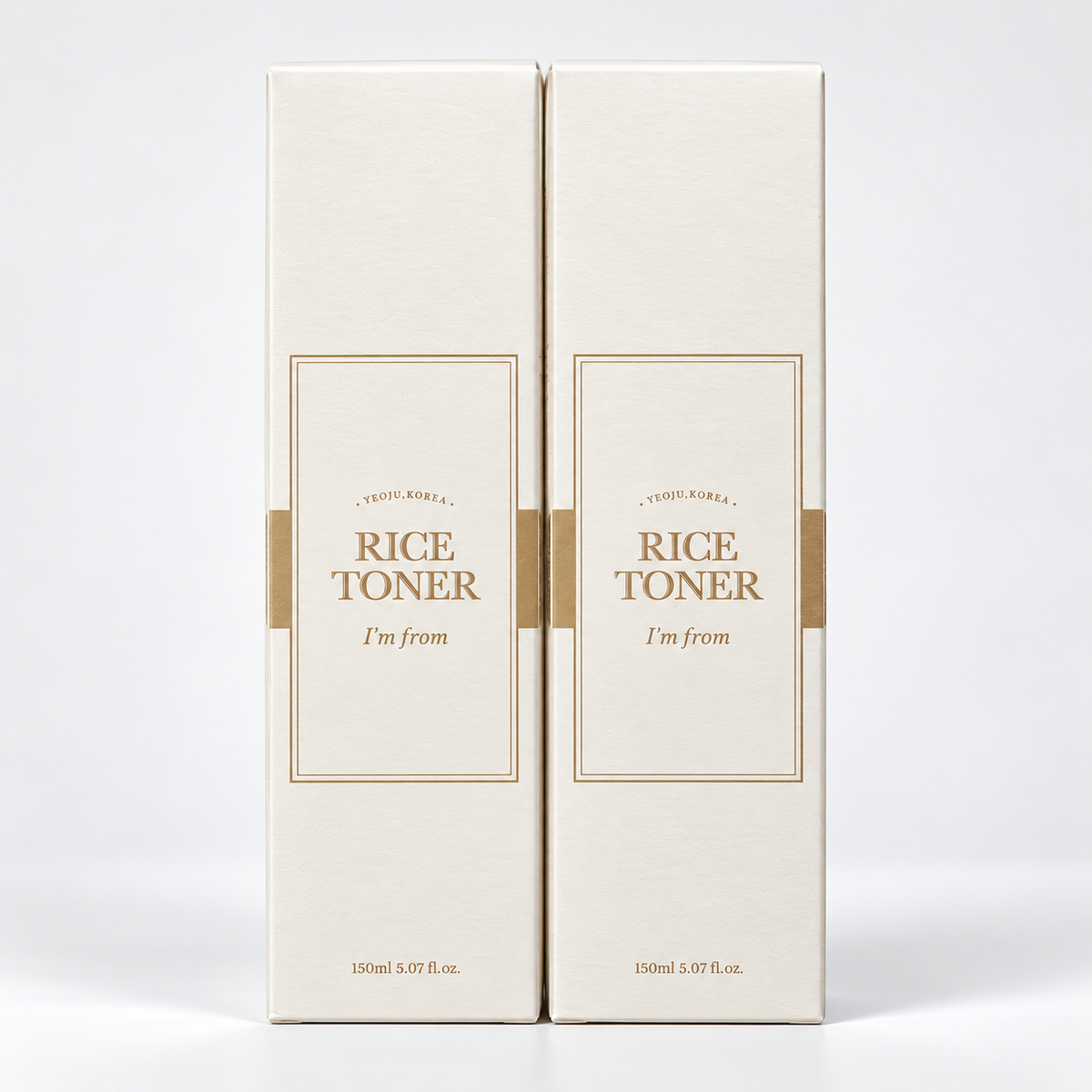 I'm From Rice Toner 150 ml (deux boîtes visibles dans la photographie), photo studio professionnelle